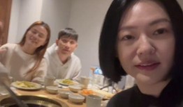 娱乐吃瓜姐买鸭子视频,揭秘网红日常幕后趣事